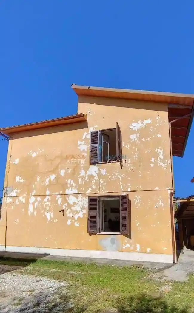 Casa indipendente in vendita a Massa