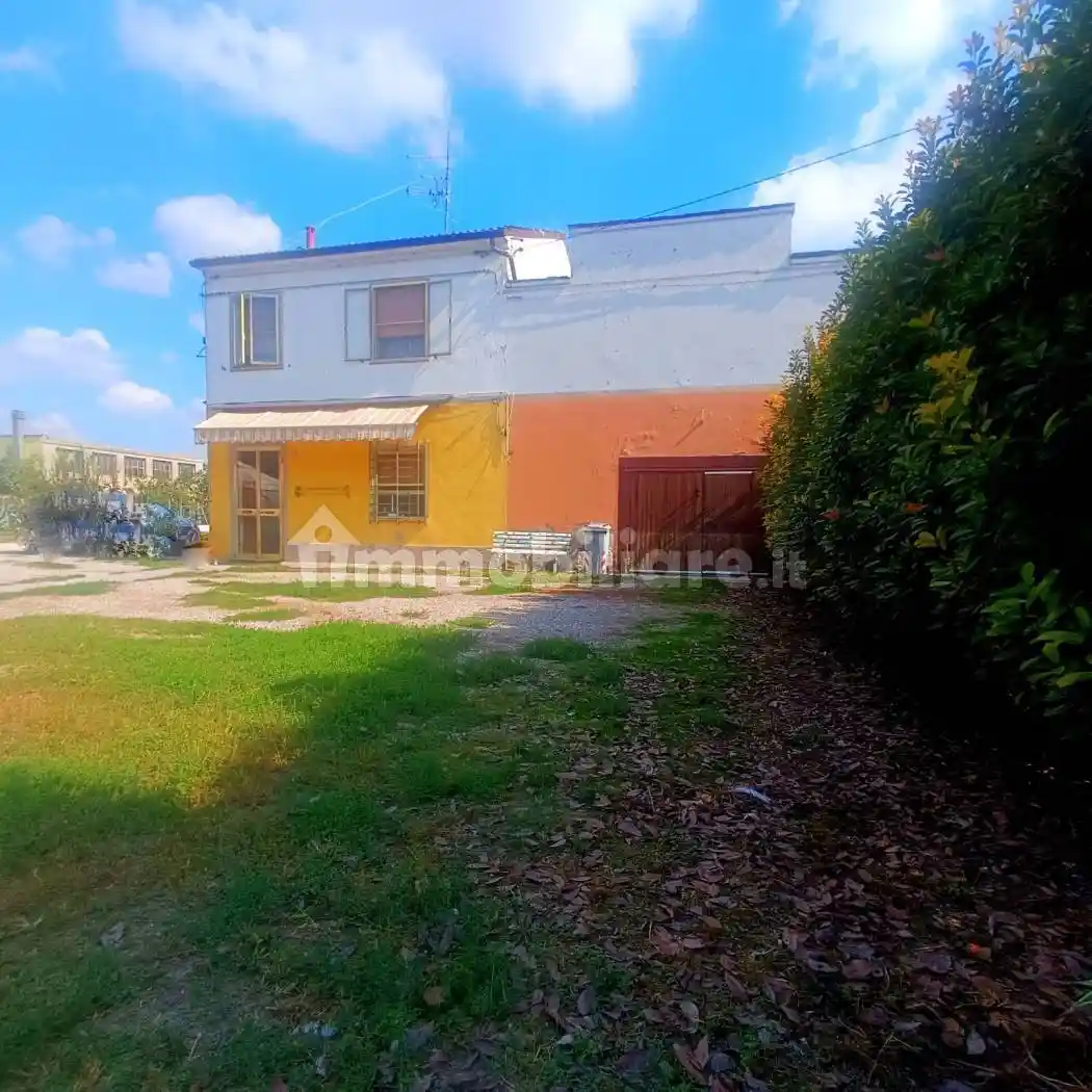 Villa in vendita a Tresignana