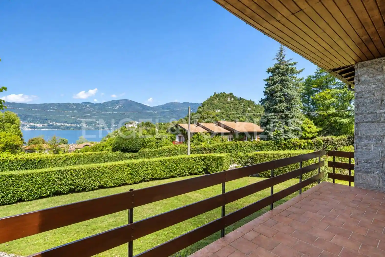 Villa in vendita a Castelveccana