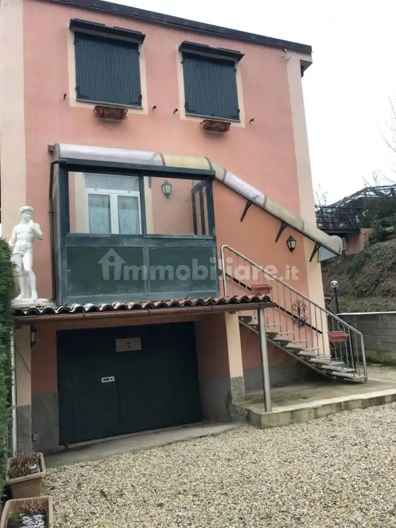 Casa indipendente in affitto a Gavi