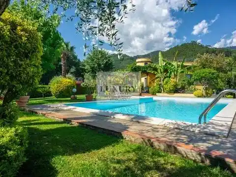 Villa in vendita a Montignoso