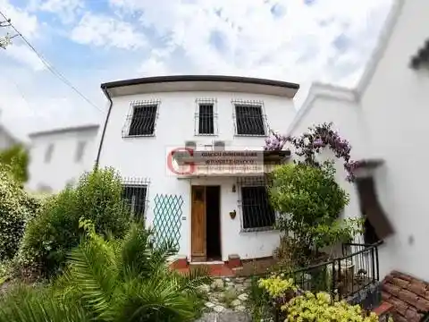 Villa in vendita a San Giuliano Terme