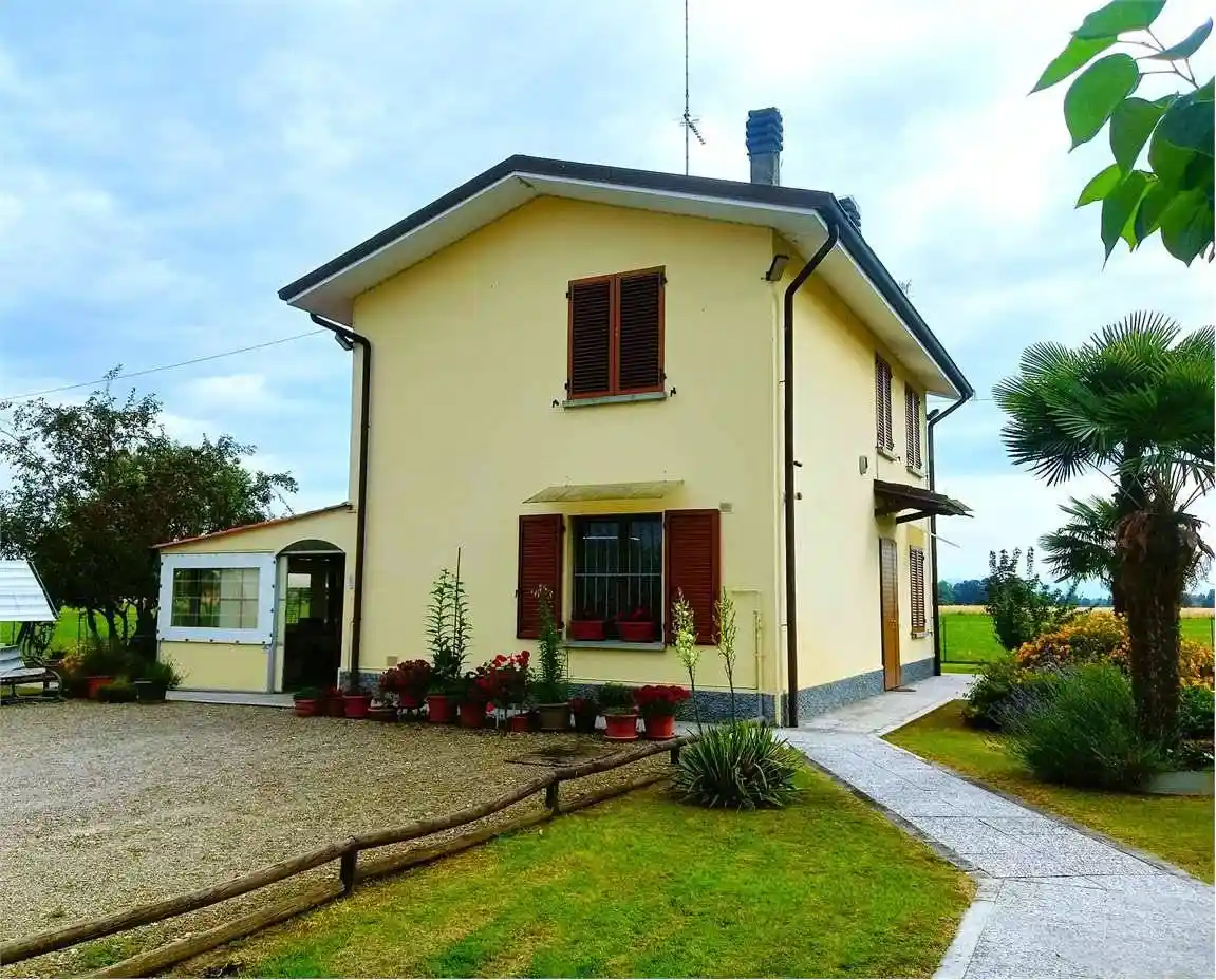Casa indipendente in vendita a Modena