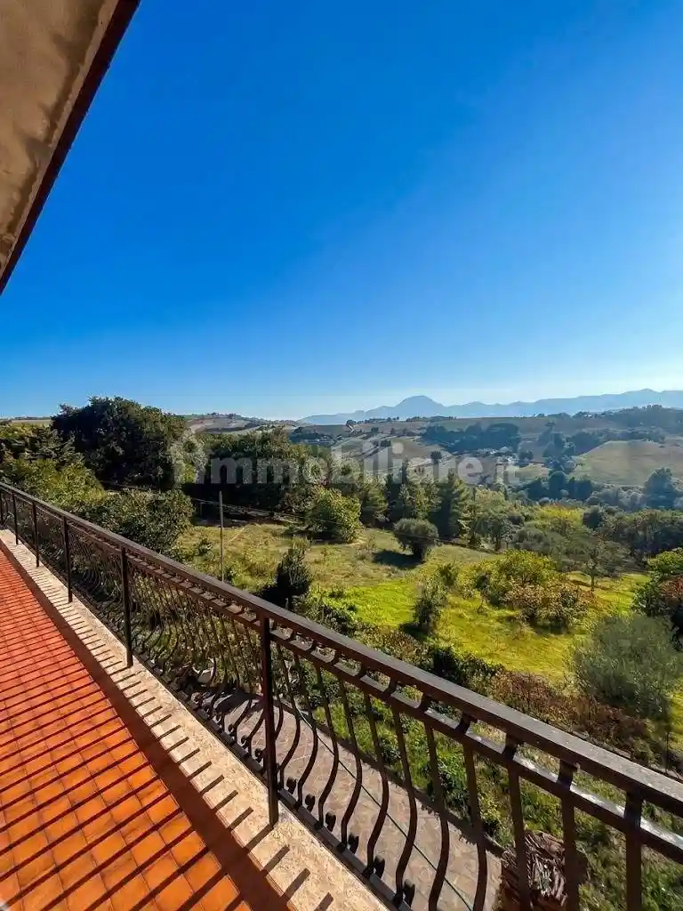 Villa in vendita a Cupramontana
