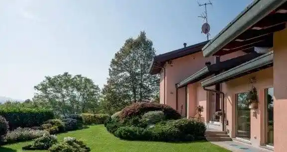 Villa in vendita a Bosisio Parini