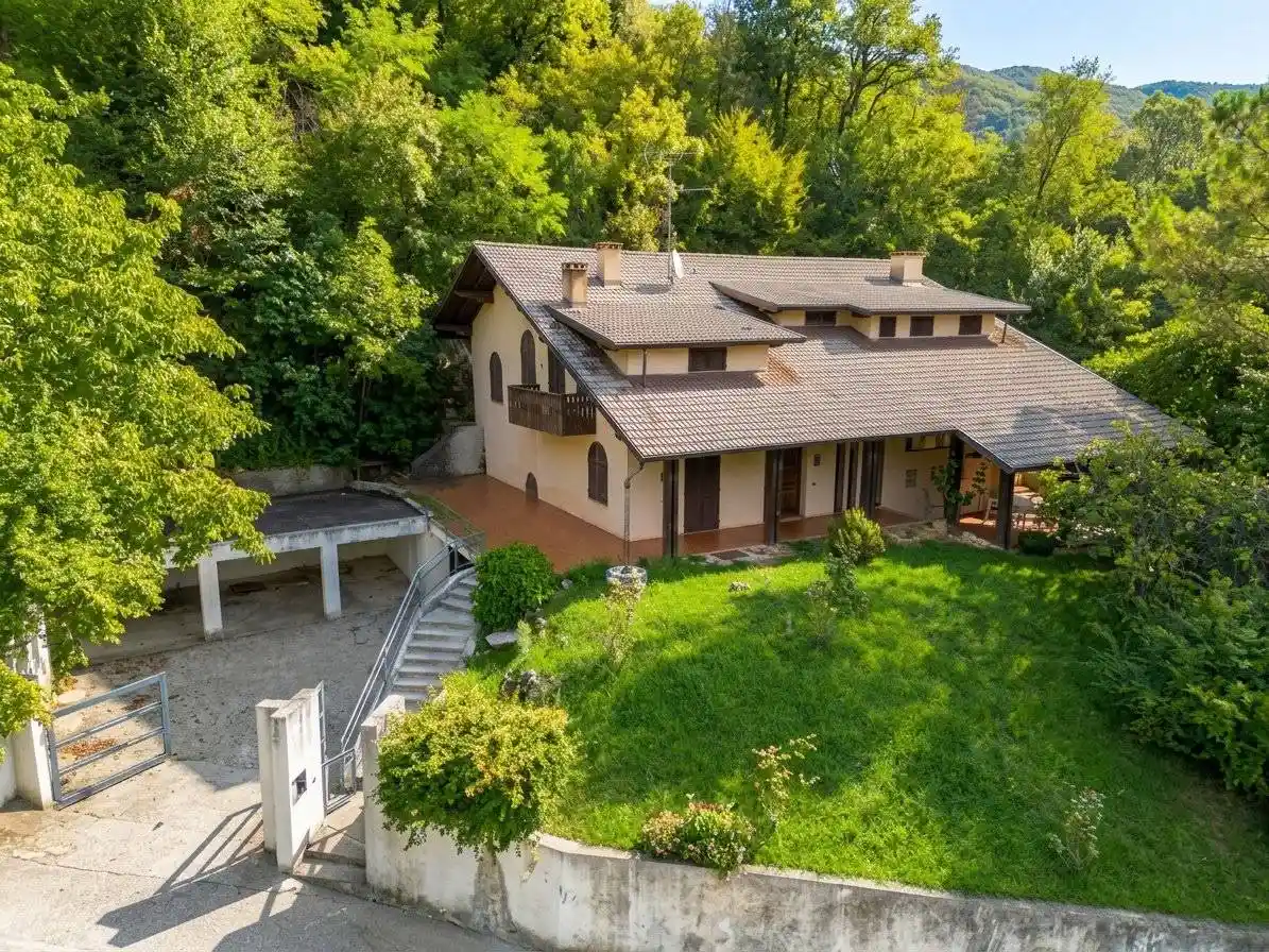 Villa in vendita a Valbrenta
