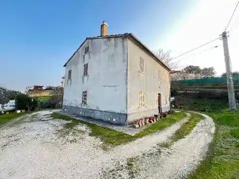 Villa in vendita a Mombaroccio