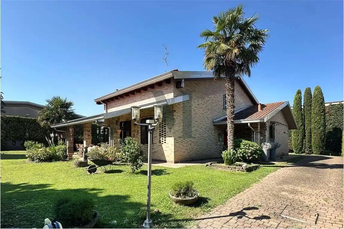 Villa in vendita a Biassono
