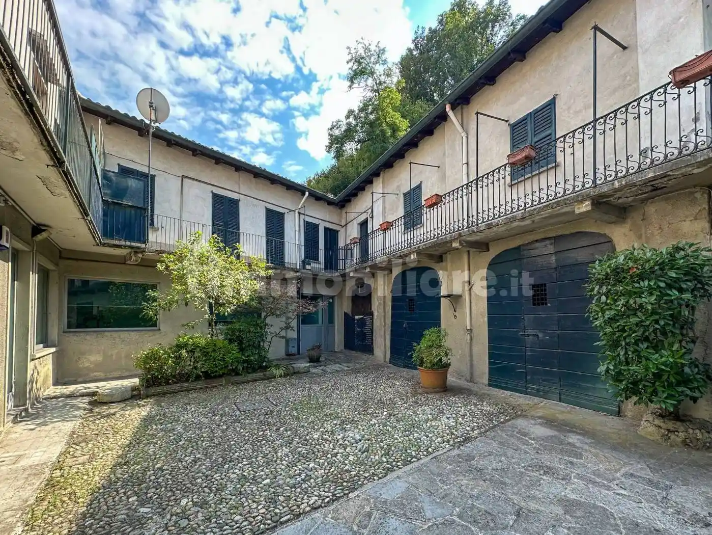 Palazzo - Edificio in vendita a Seveso