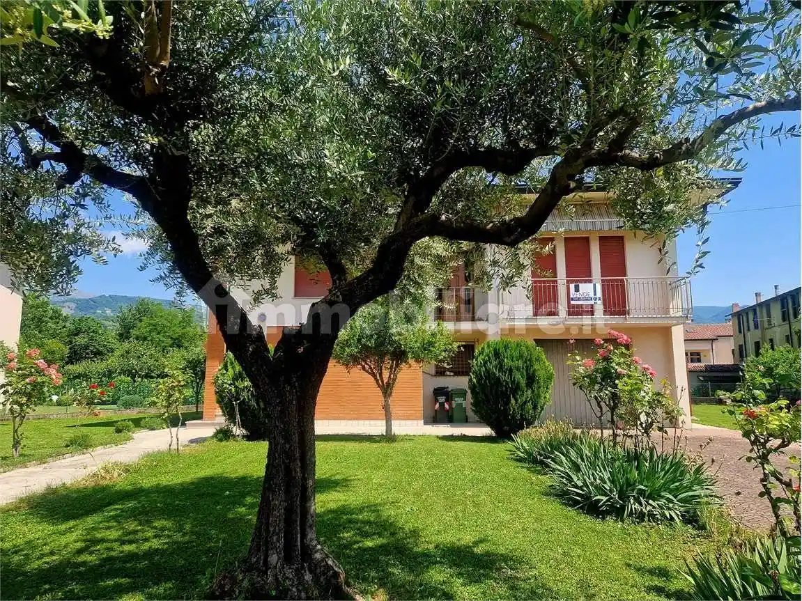 Casa indipendente in vendita a Vittorio Veneto