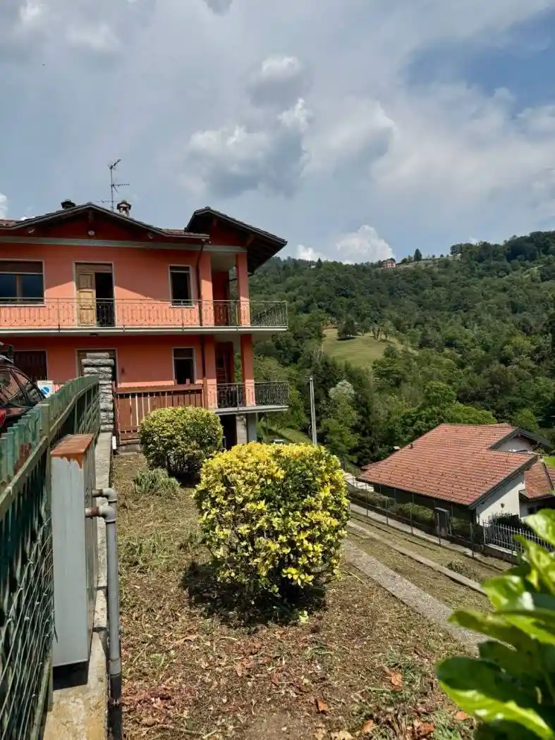 Villa in vendita a Sant'Omobono Terme