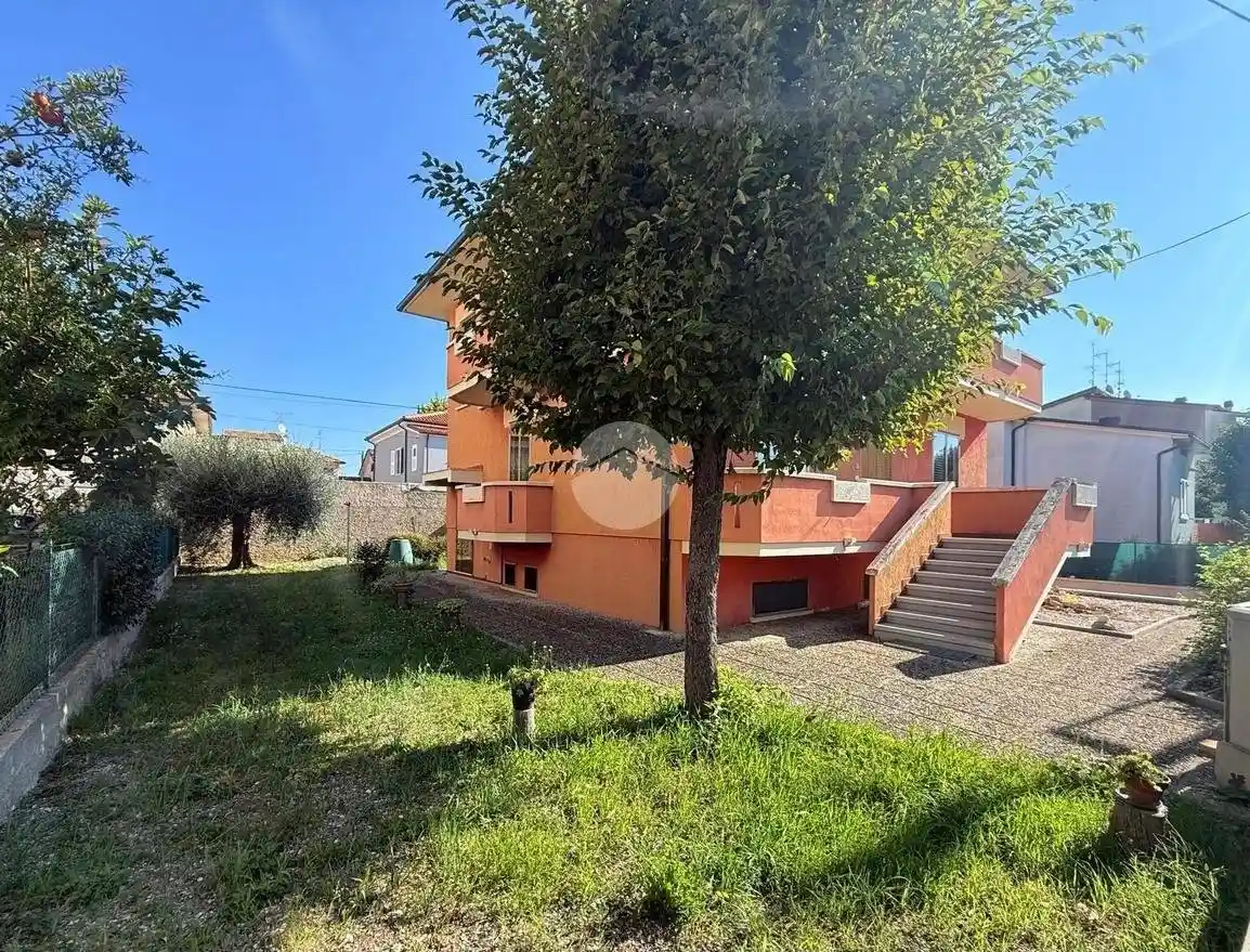 Casa indipendente in vendita a Fano