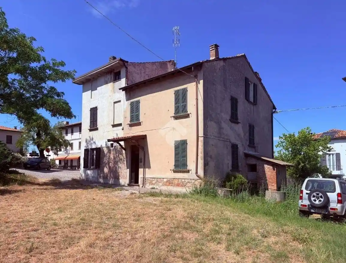 Casa indipendente in vendita a Castana