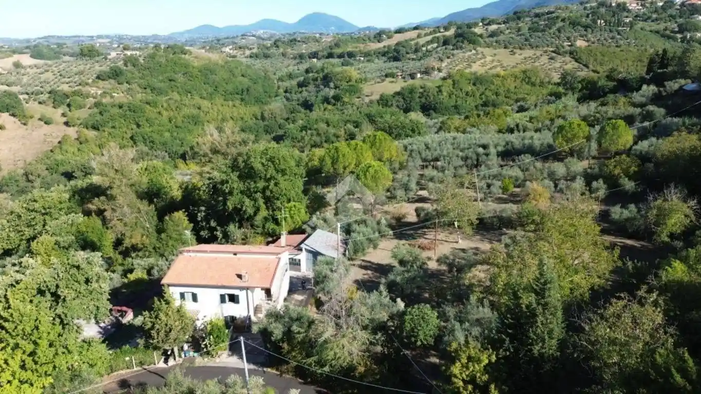 Casa indipendente in vendita a Montopoli di Sabina