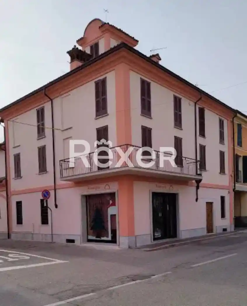 Palazzo - Edificio in vendita a Dorno
