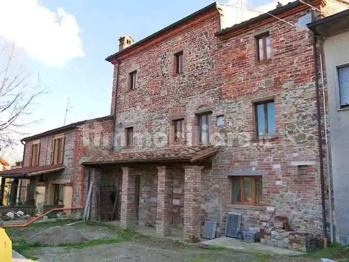 Villa in vendita a Lucignano