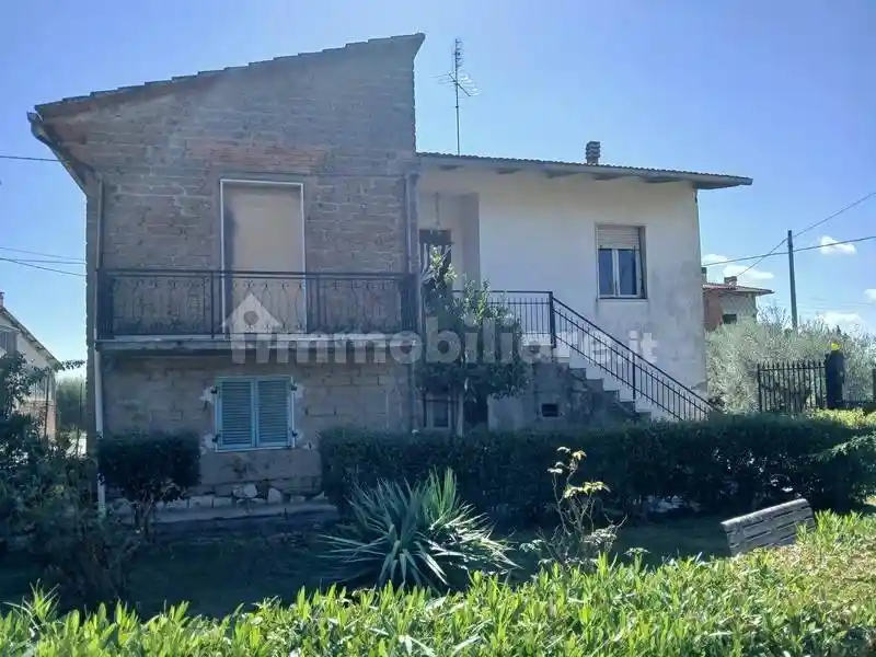Casa indipendente in vendita a Lucignano