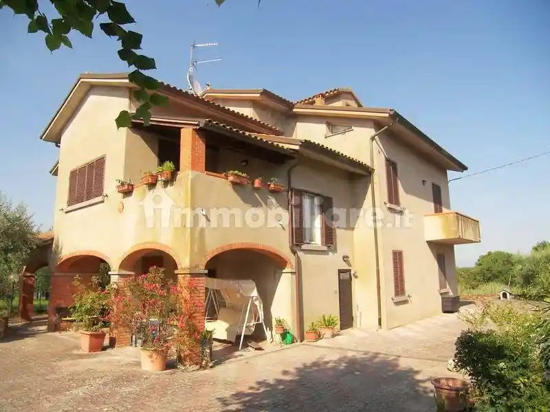 Villa in vendita a Lucignano