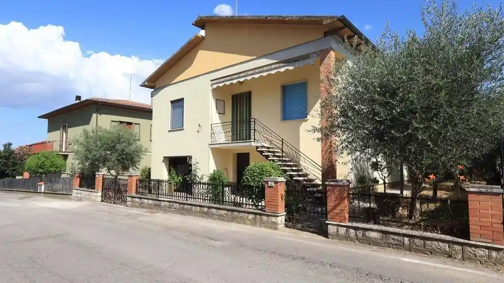 Casa indipendente in vendita a Sinalunga