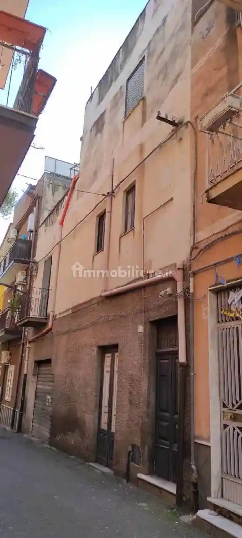 Casa indipendente in vendita a Adrano