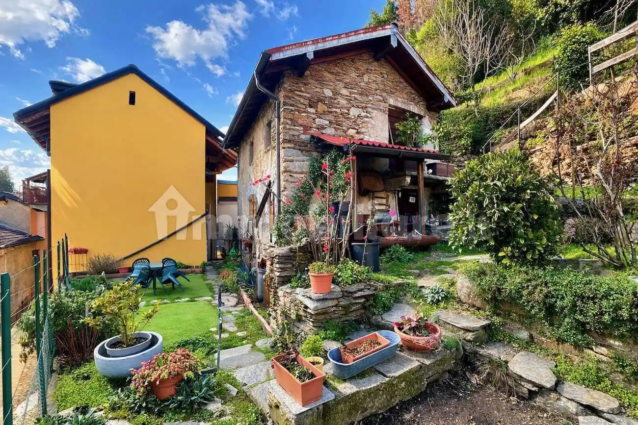 Appartamento in vendita a Cossogno
