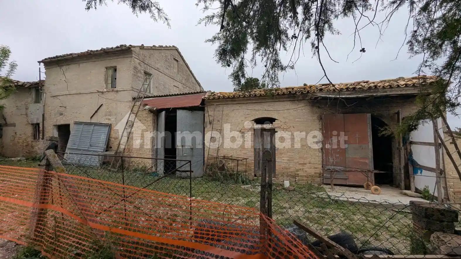 Rustico - Casale in vendita a Loro Piceno
