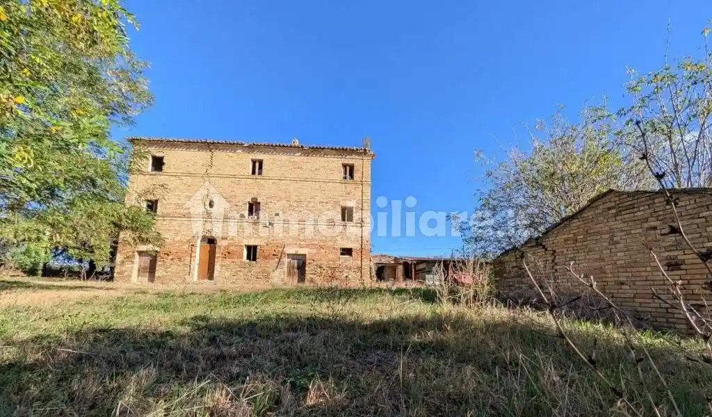 Rustico - Casale in vendita a Montecassiano