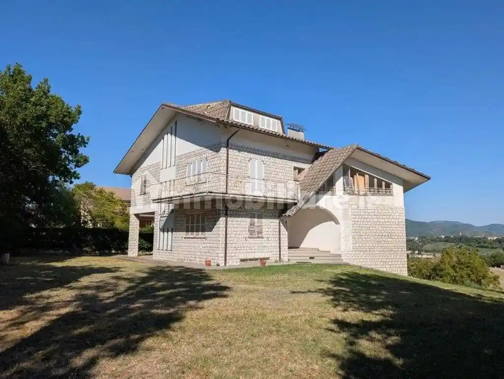 Villa in vendita a Sassoferrato