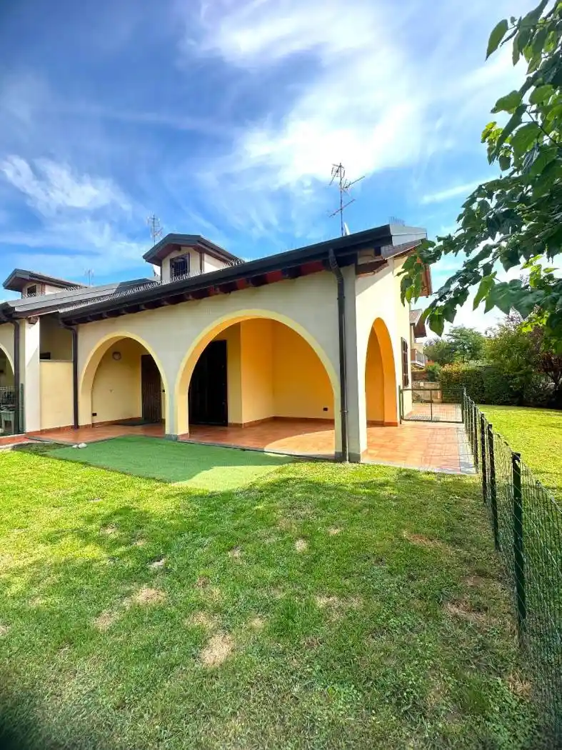 Villetta a schiera in vendita a Usmate Velate