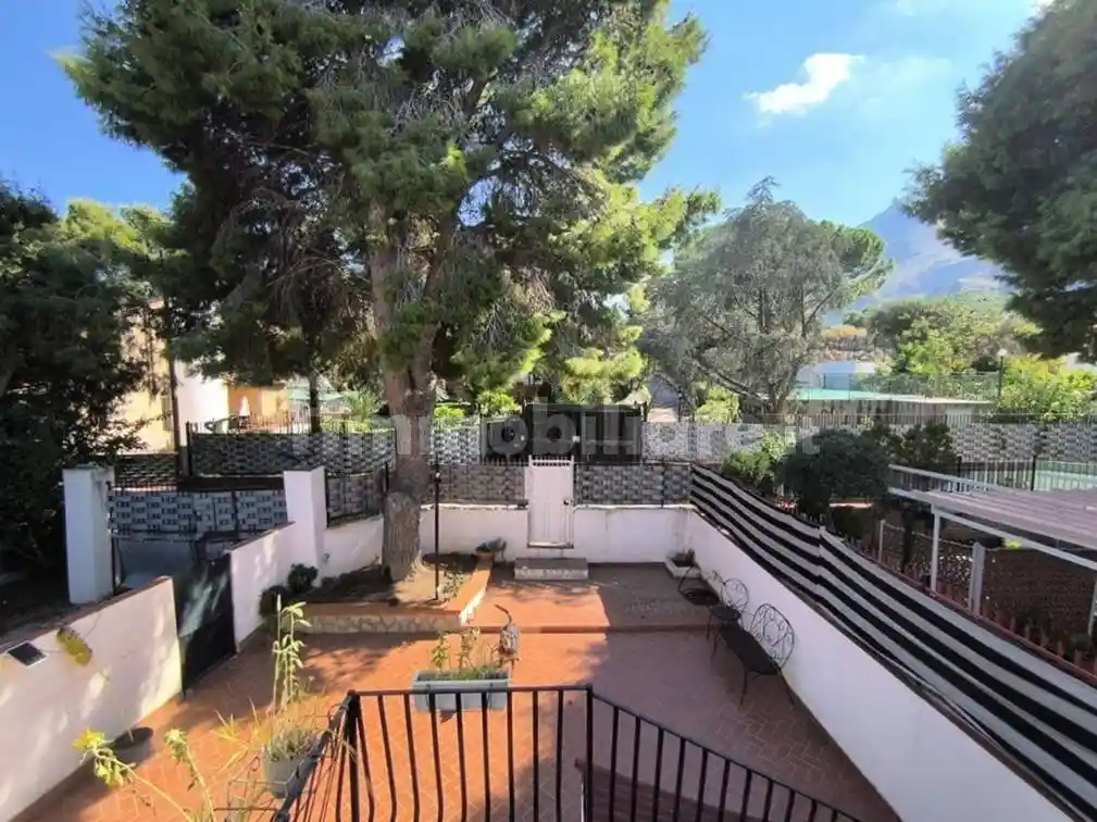 Villa in vendita a Altavilla Milicia