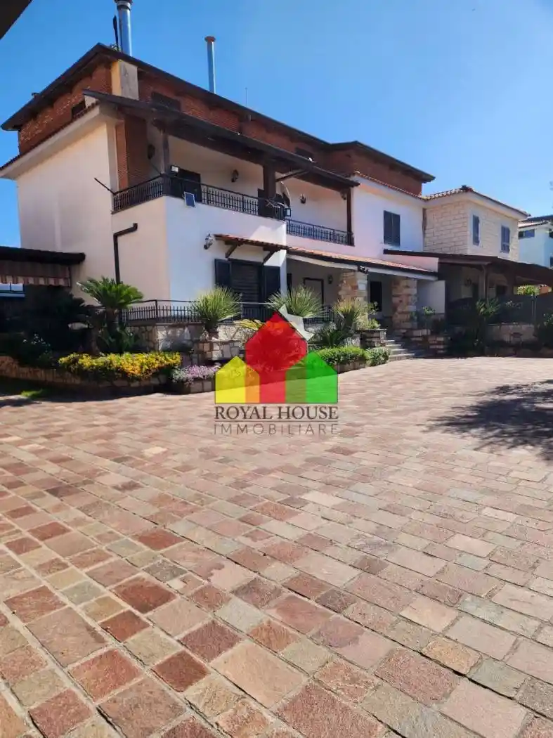 Villa in vendita a Giugliano in Campania