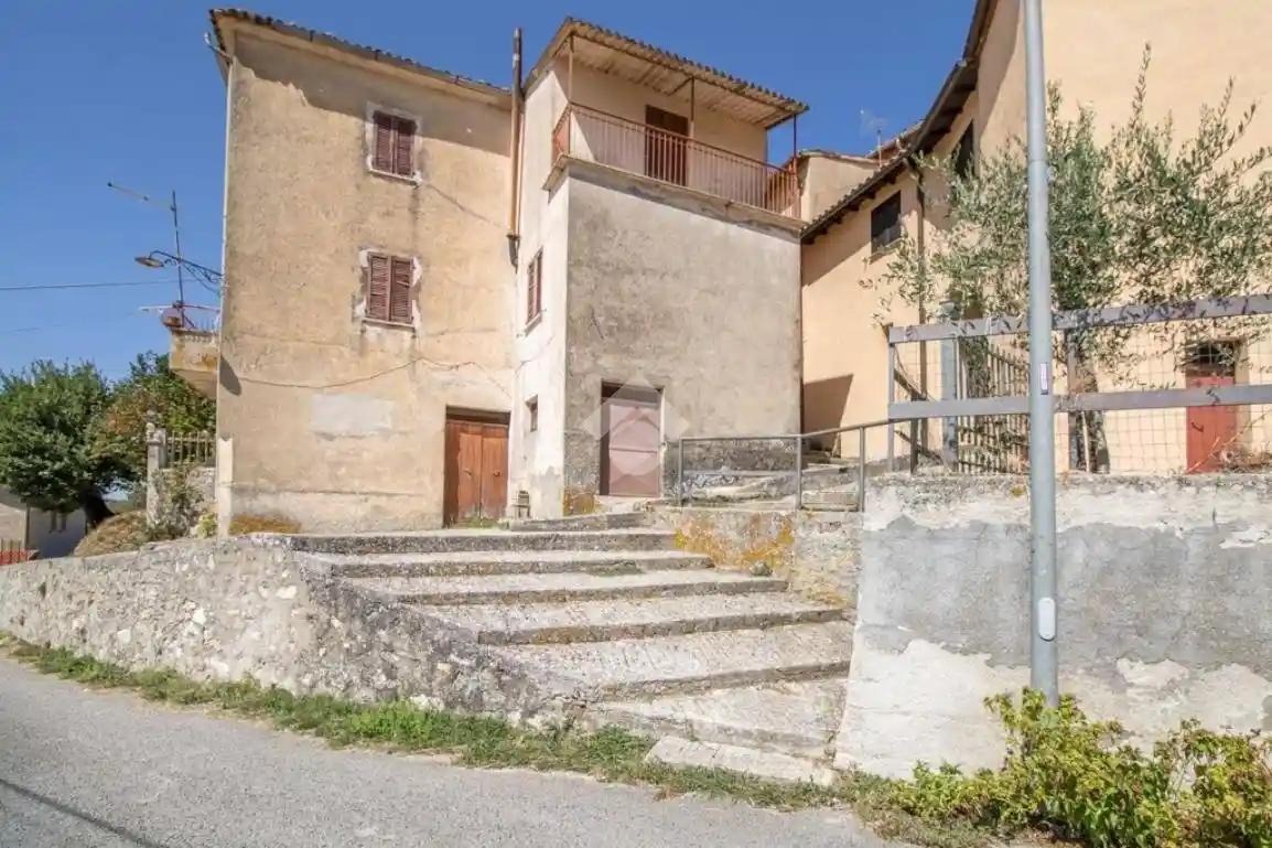 Casa indipendente in vendita a Poggio Bustone