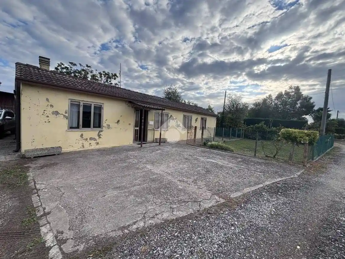 Casa indipendente in vendita a Correzzola