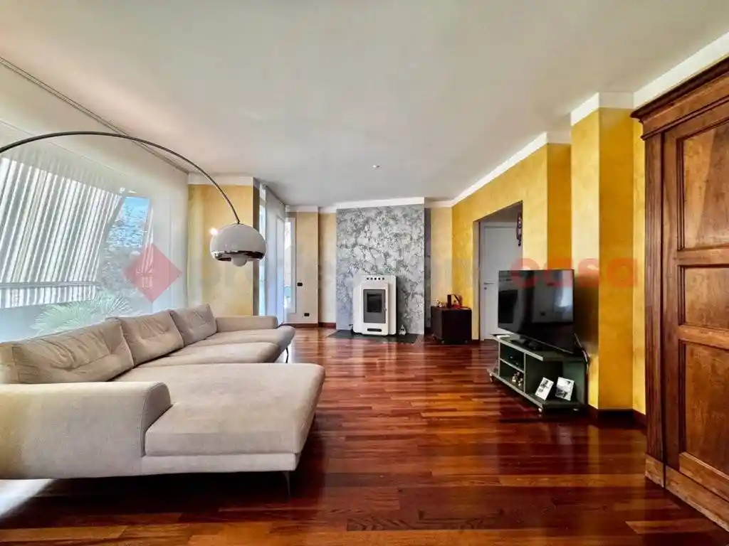 Villa in vendita a Varallo Pombia