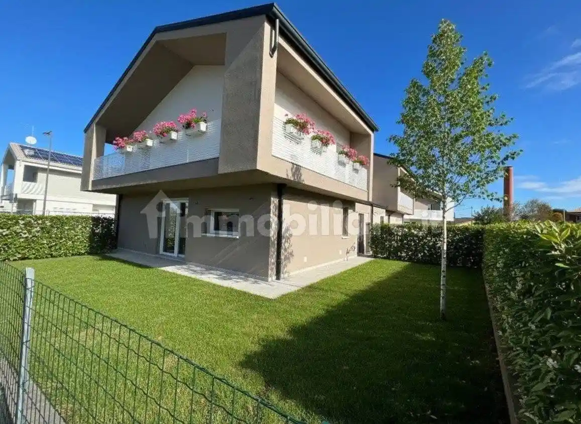 Villa in vendita a Lomazzo