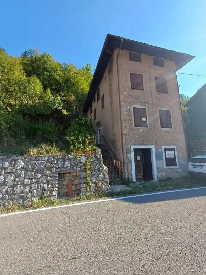 Casa indipendente in vendita a Vallarsa