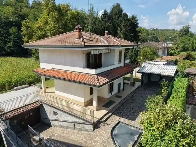 Villa in vendita a Cermenate