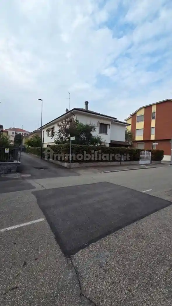Villa in vendita a Casale Monferrato
