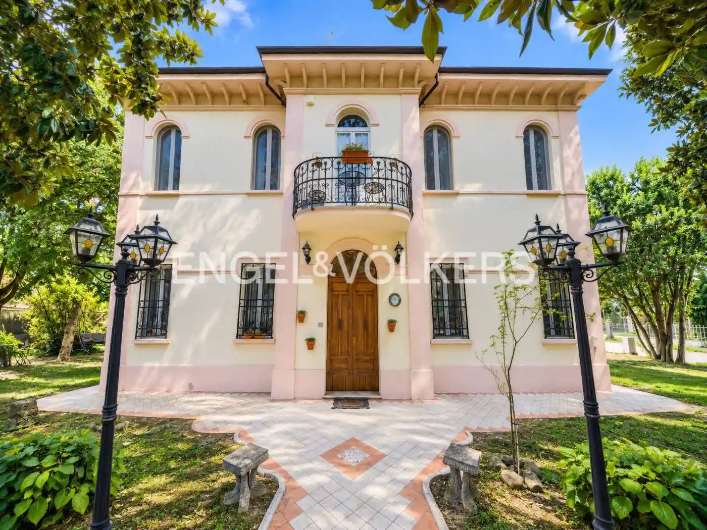 Villa in vendita a Cento