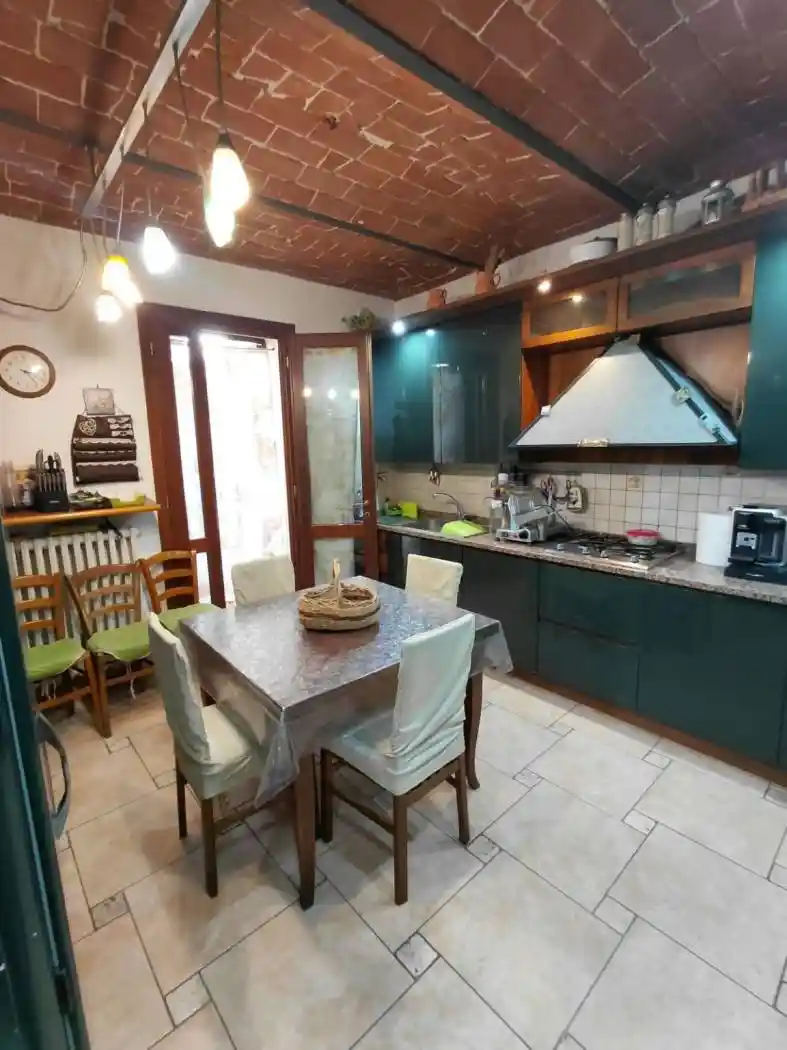 Casa indipendente in vendita a Prato