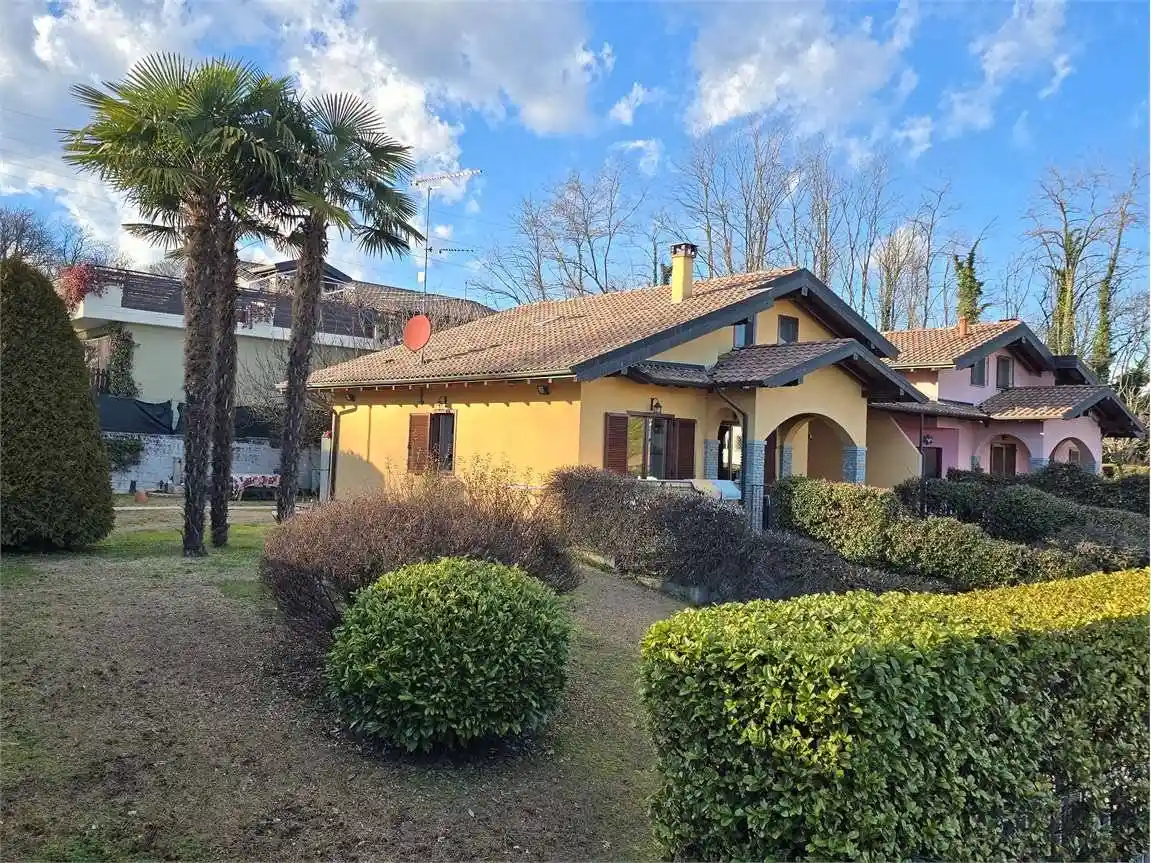 Villa in vendita a Paruzzaro
