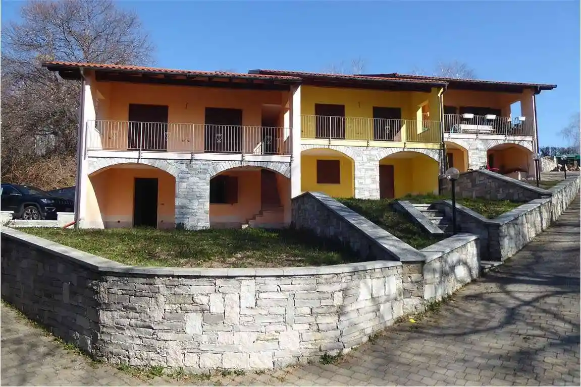 Villa in vendita a Nebbiuno