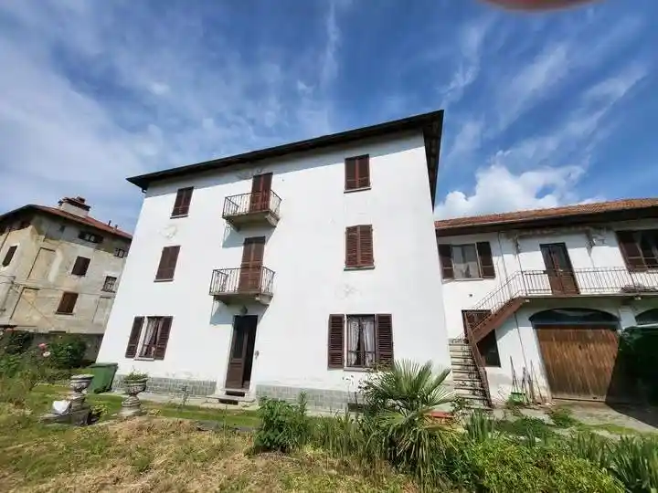 Villa in vendita a Borgosesia