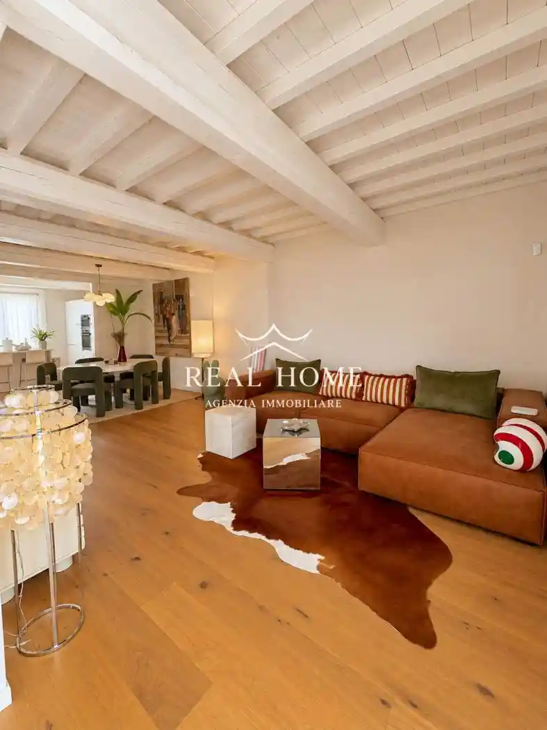 Casa indipendente in vendita a Prato