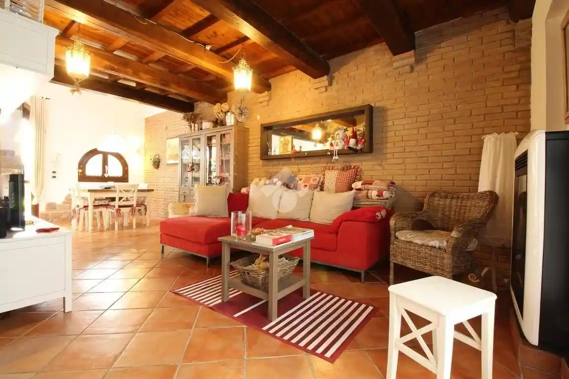 Casa indipendente in vendita a Prato