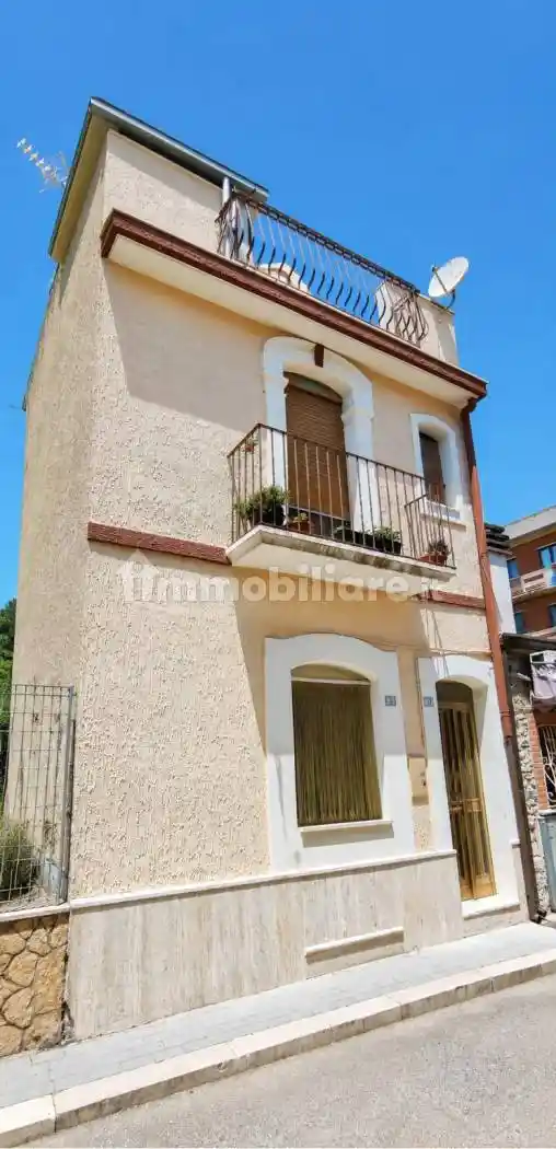 Casa indipendente in vendita a Casalnuovo Monterotaro
