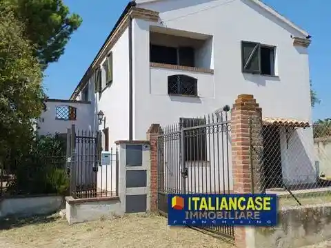 Villa in vendita a Città Sant'Angelo