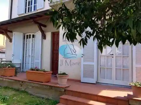 Villa in vendita a Viareggio