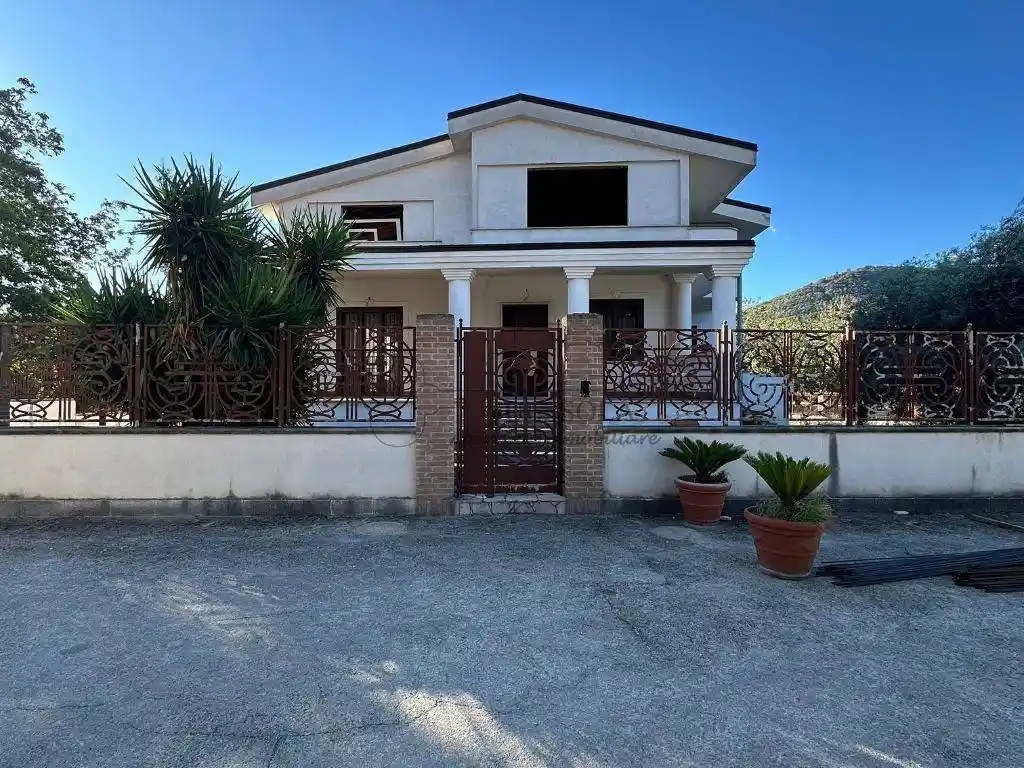 Villa in vendita a San Felice a Cancello