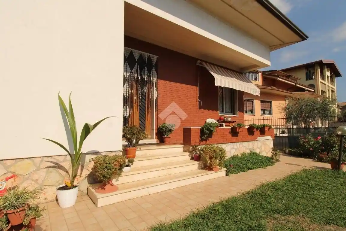 Villa in vendita a Gavardo